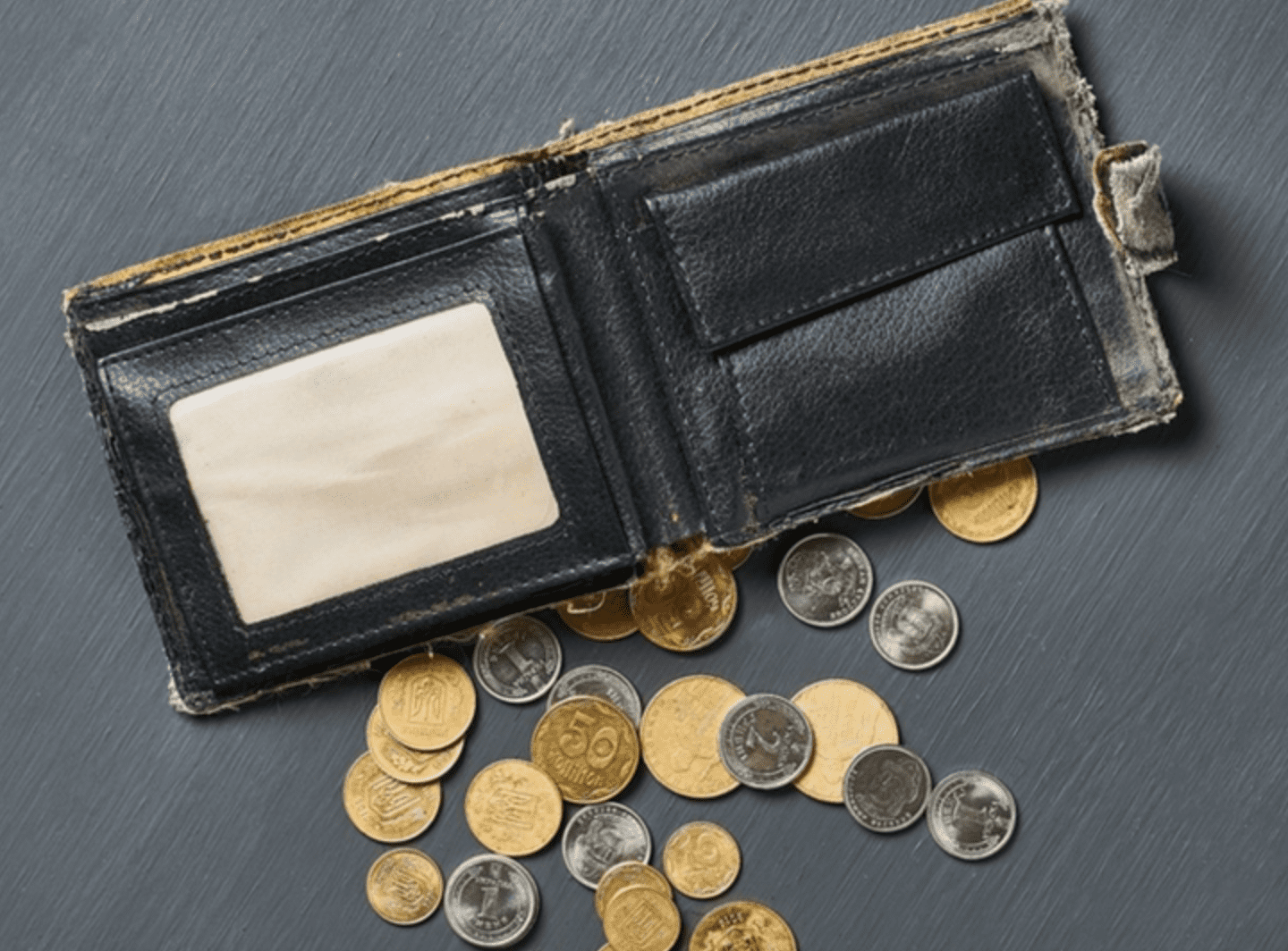 Hombre recupera cartera que perdió hace 53 años y se viraliza