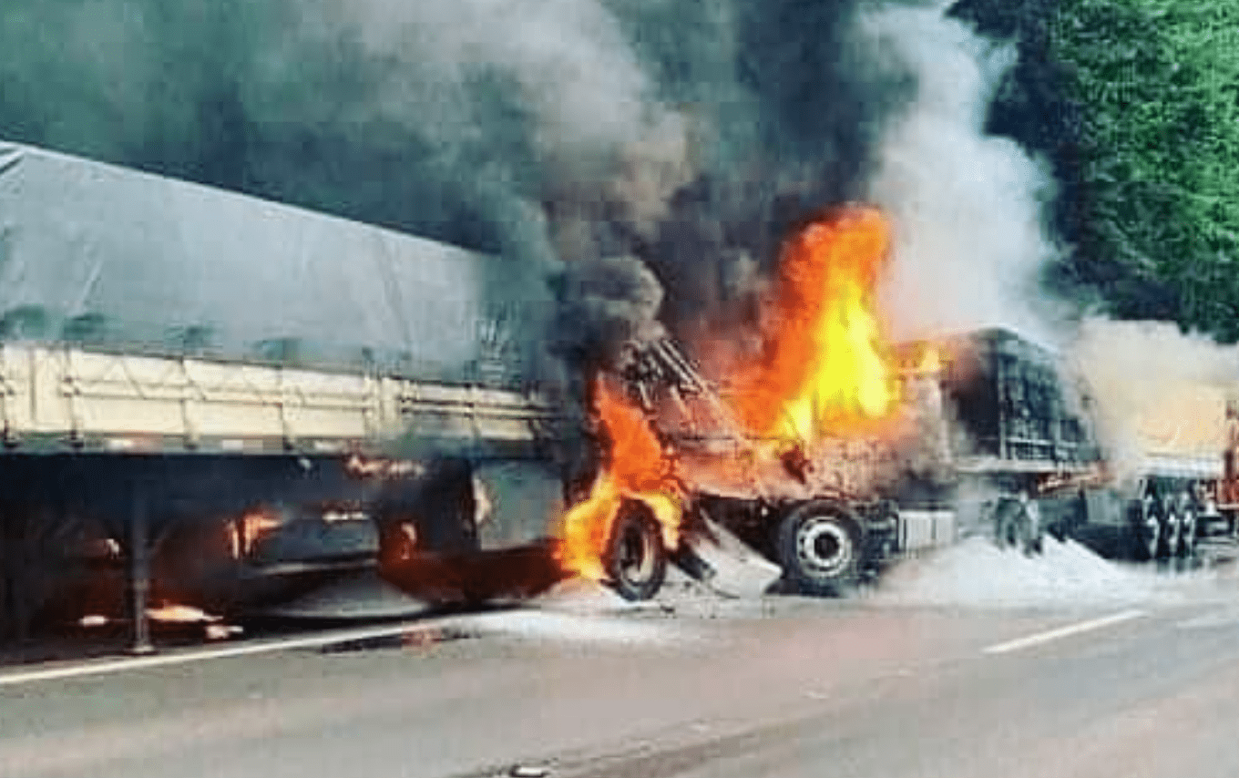 Hijo choca contra camión de su papá y fallece gritando que "lo amaba" #IMÁGENES