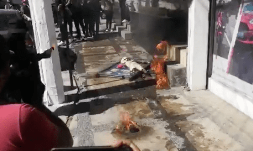 Feministas prende fuego a entrada de casa de campaña de Félix Salgado Macedonio #VIDEO