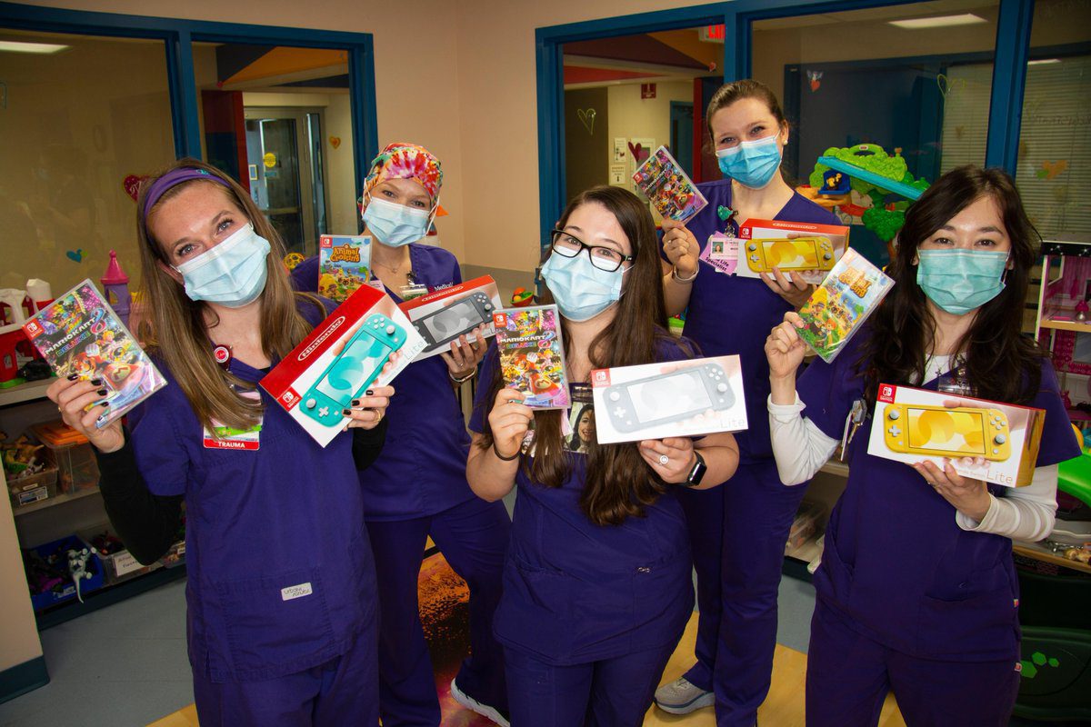 Inversionista de GameStop dona diez Nintendo Switch a hospital infantil
