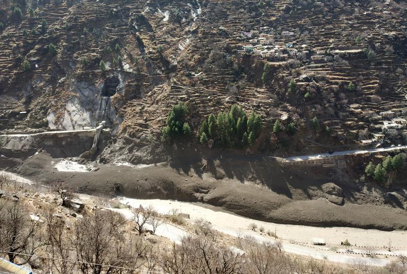 Desprendimiento de glaciar deja 19 muertos y 200 desaparecidos en India #VIDEO
