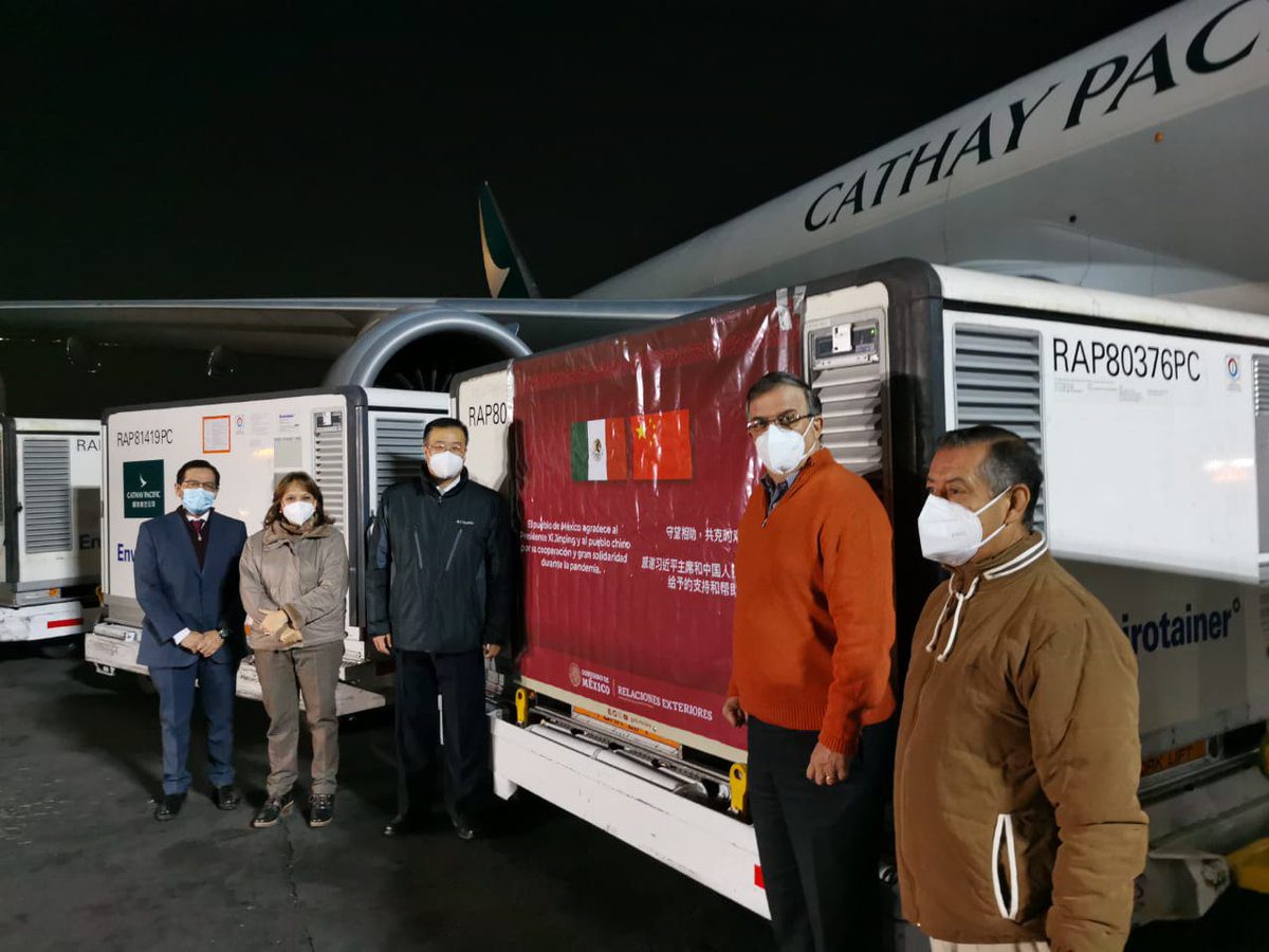 Llegan 800 mil vacunas chinas Sinovac a México