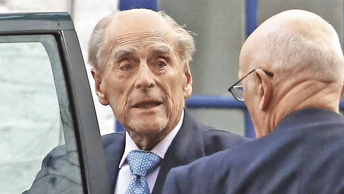 Hospitalizan al príncipe Felipe de Inglaterra a sus 99 años