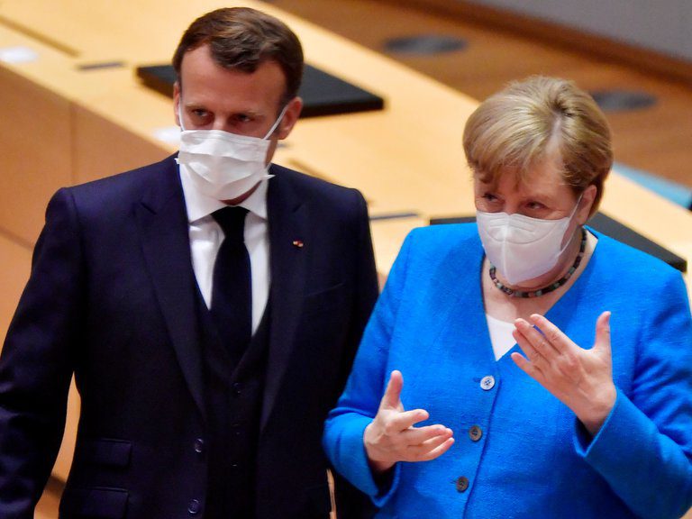 Macron y Merkel condenan expulsión de diplomáticos de Rusia a favor de Alexei Navalny