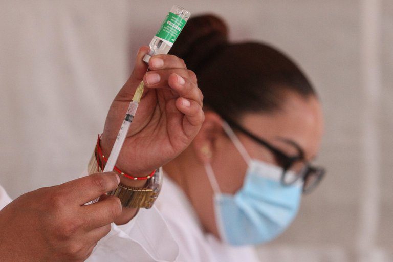 IMSS y Universidad Michoacana colaborarán para desarrollar vacuna contra COVID-19