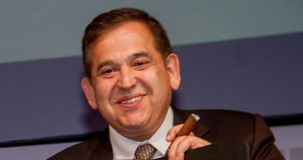 Abogados de Alonso Ancira buscan suspender orden de aprehensión