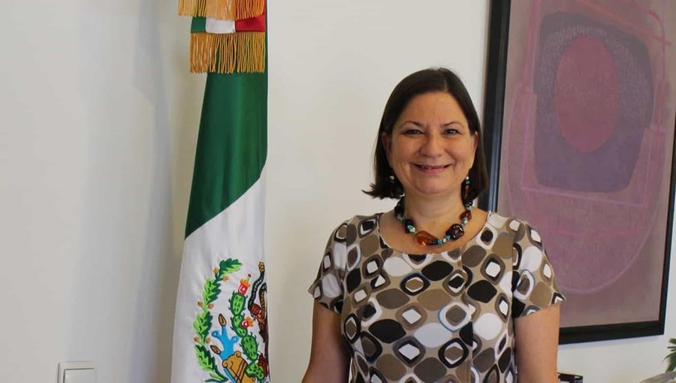 AMLO firma nombramiento de Martha Bárcena como Embajadora Eminente