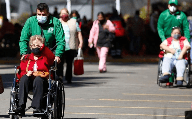 4 adultos mayores presentaron reacción a la vacuna Sputnik V