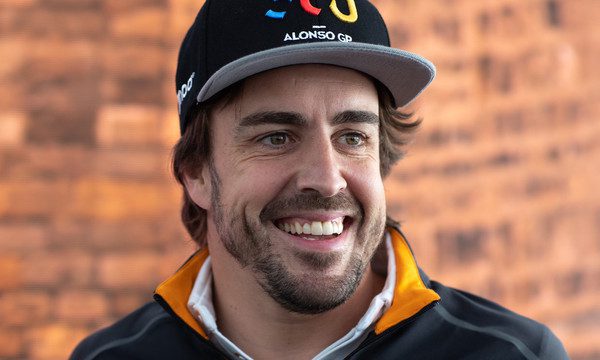 Operan por fractura de mandíbula a Fernando Alonso, tras ser atropellado