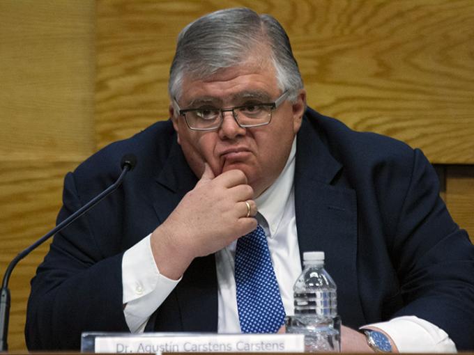 "Muchos problemas por resolver" asegura Carstens sobre implementar monedas digitales