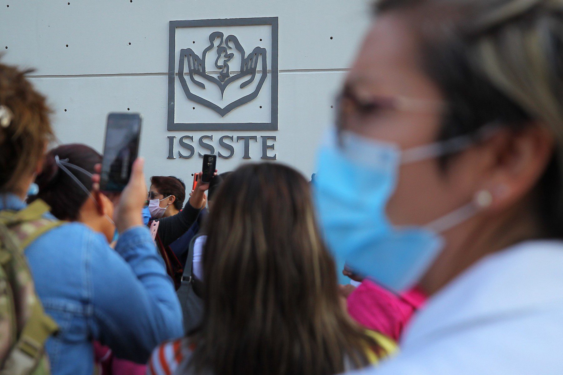 Muere médico del ISSSTE por COVID, había recibido la vacuna Pfizer