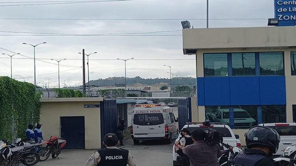 Motines simultáneos en cárceles de Ecuador, dejan al menos 30 muertos
