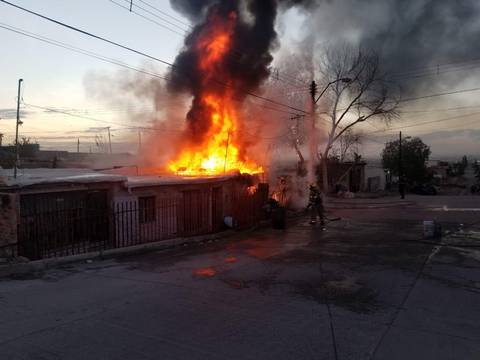 Se incendia casa en Aguascalientes con dos menores de 3 y 5 años en el interior Título del sitio Título Categoría principal Separador