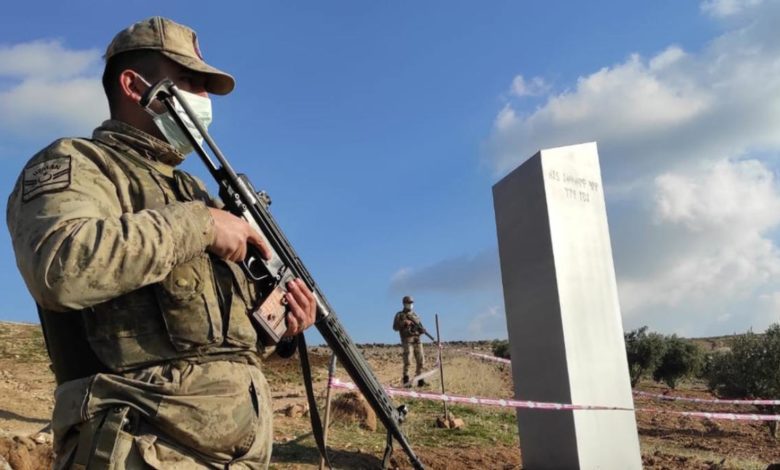 Aparece nuevo monolito en Turquía con mensaje, "mira el cielo si quieres ver la Luna"