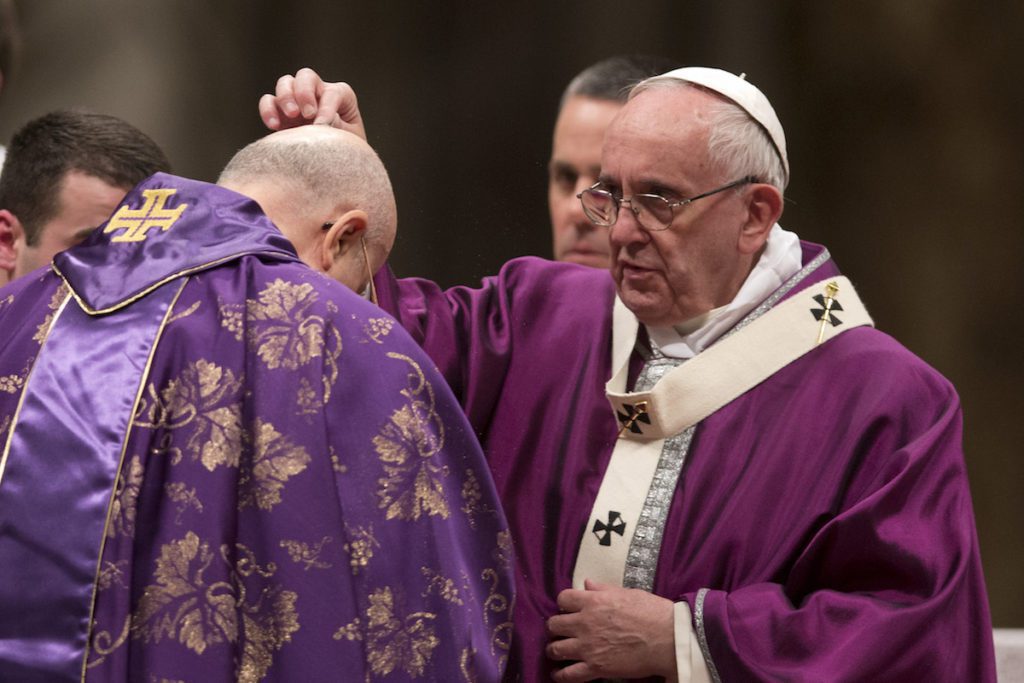 Papa Francisco celebra el Miércoles de Ceniza con nuevo ritual