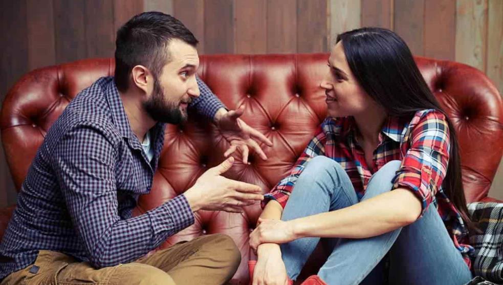 Una conversación en lugar cerrado, suficiente para contagiarse de Covid-19