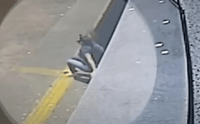 Mujer salta desde un segundo piso para evitar violación #VIDEO