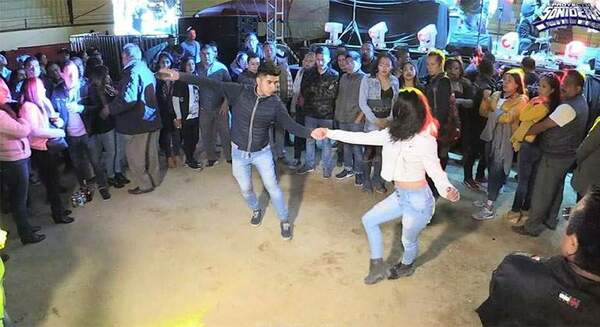 Realizan eventos masivos en Puebla pese a estar en semáforo rojo