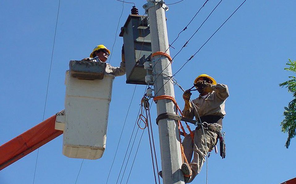 Prevén cortes de electricidad en 12 estados del país este 16 de febrero