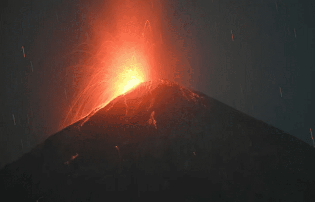 Volcanes en Guatemala aumentan su actividad eruptiva