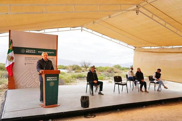 AMLO dice que es mejor la leche que la cerveza, como lo recomienda Anaya