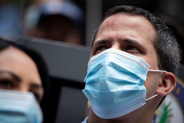 El opositor venezolano, Juan Guaidó, anuncia que tiene Covid-19