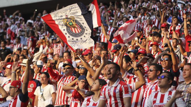 Aficionados de chivas arman pleito en Mazatlán #VIDEO