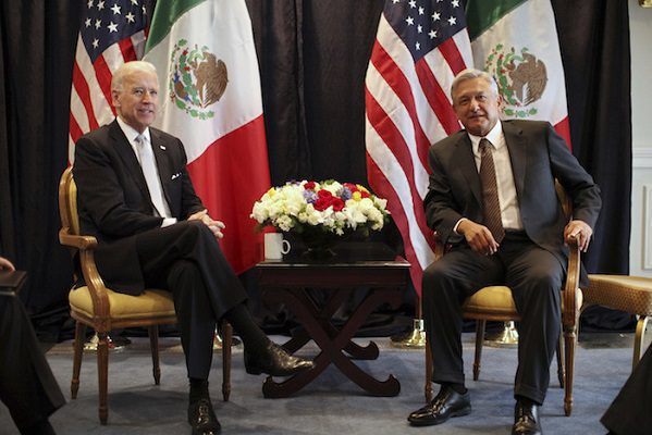 La Casa Blanca asegura que EU no compartirá vacunas con México