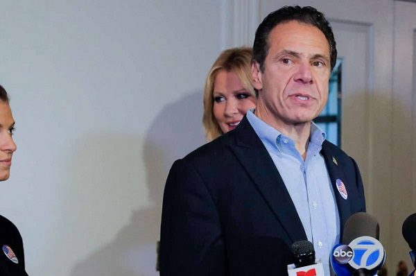 Con tercera denuncia de acoso, se tambalea cargo de gobernador de NY