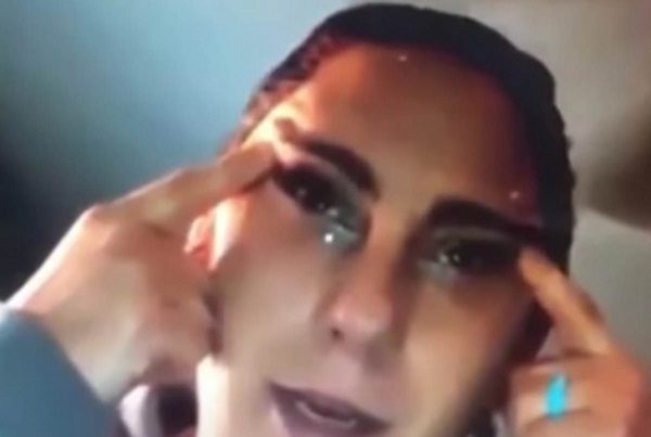 Maestra emite comentarios racistas sobre asiáticos en clase en linea #VIDEO