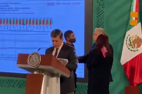 Joven irrumpe en la mañanera y habla con AMLO #VIDEO