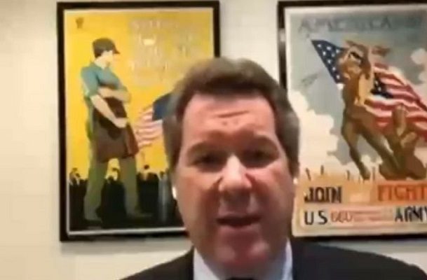 Abogado de Emma Coronel insulta tras ser interrogado sobre su clienta