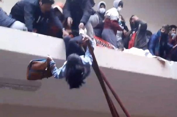 Detienen a tres por la muerte de estudiantes que cayeron desde un quinto piso
