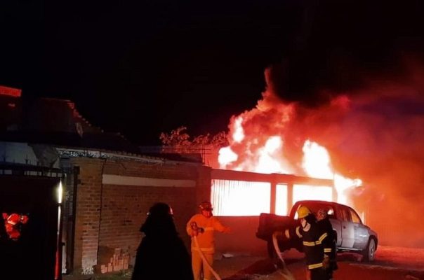 Se incendia toma clandestina de Pemex en Teoloyucan, Edomex #VIDEO