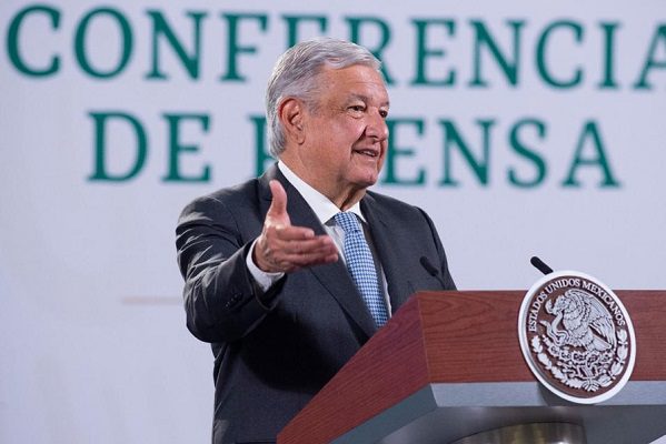 AMLO celebra aprobación de reforma eléctrica