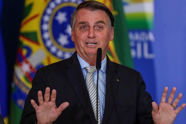 Dejen de "lloriquear", dijo Bolsonaro ante alza de contagios en Brasil