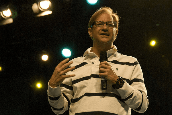 Tras denuncias, expertos renuncian a festival creado por Andrés Roemer