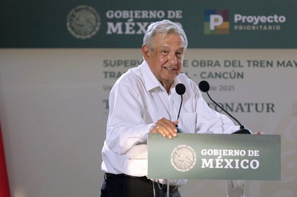 Es por infiltrados que buscan "causar daño": AMLO sobre vallado en Palacio Nacional