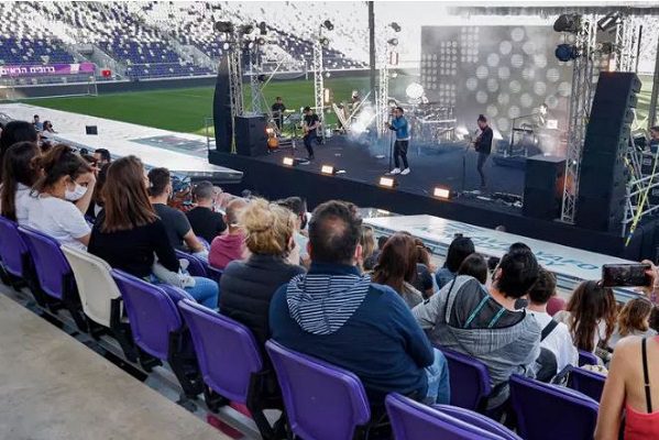 Israel realiza su primer concierto para vacunados contra Covid-19