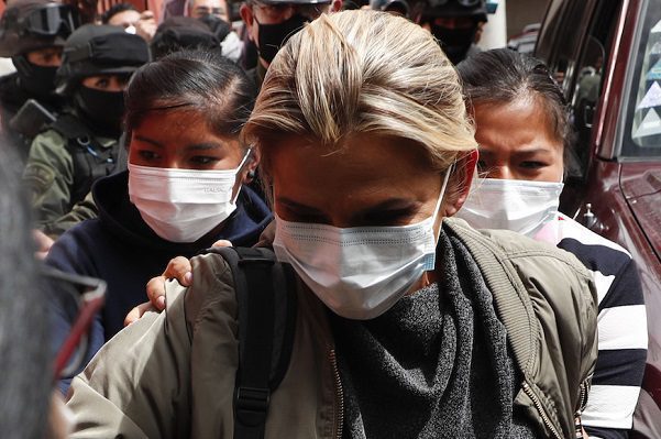 Amplían a seis meses la detención preventiva de Jeanine Áñez