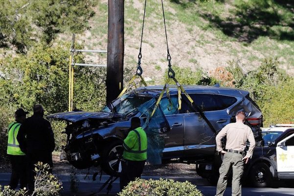 Revelan que Tiger Woods no frenó ni levantó pie del acelerador en accidente