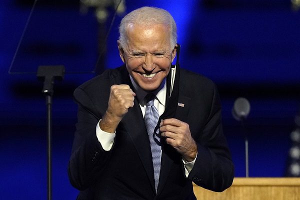 Biden firma el plan de rescate económico por Covid-19