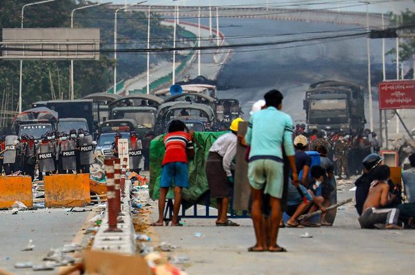 Militares declaran ley marcial en Birmania y gobierno civil llama a "revolución"