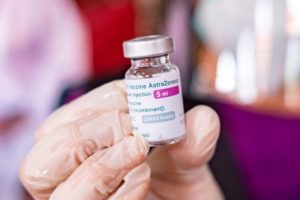 AstraZeneca actualizará datos de su vacuna tras publicar información desactualizada