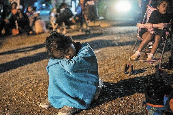 EU pide ayuda a agencia de emergencias por aumento de niños migrantes