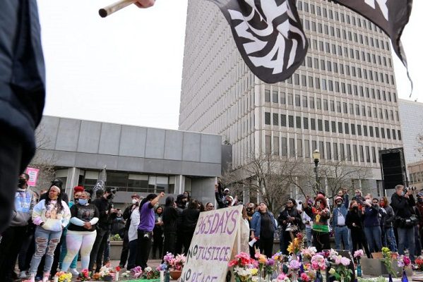 Exigen justicia a un año de la muerte de Breonna Taylor