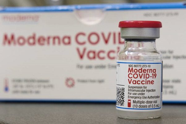 Moderna inicia pruebas de vacuna covid que serviría como refuerzo