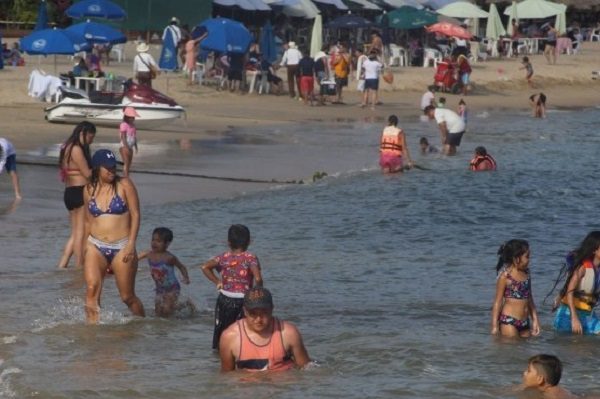 ¿Y la sana distancia? Así lucieron las playas de México este fin de semana #VIDEO
