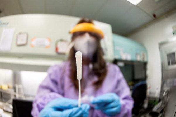 Detectan nueva variante de Covid-19 en Ucrania más "agresiva" y "contagiosa"