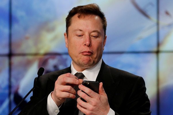 Elon Musk anuncia que ya se pueden comprar vehículos Tesla con bitcoin
